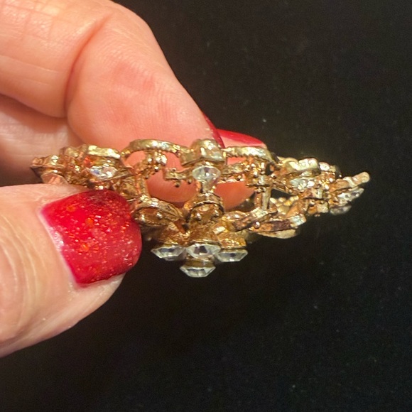 Vintage EUC Gold tone and rhonestone  Brooch - Picture 7 of 9